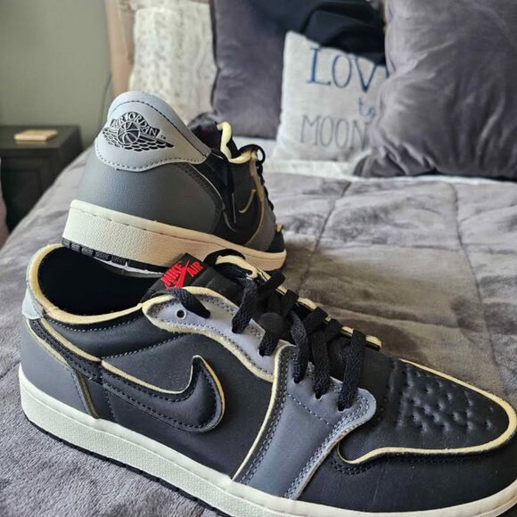 Air Jordan size 10.5 (true to size) - Picture 2 of 6